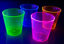 En UV neon lys fest kan et eller andet UV neon lys fest
