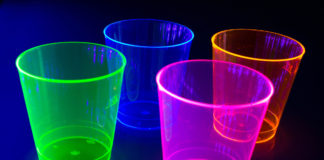 En UV neon lys fest kan et eller andet UV neon lys fest